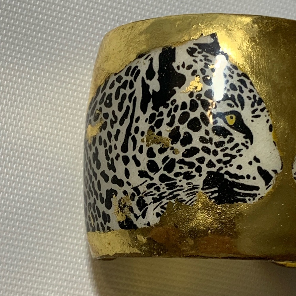 EVOCATEUR gold plated wide cuff bracelet with leopard design heads - Picture 8 of 8